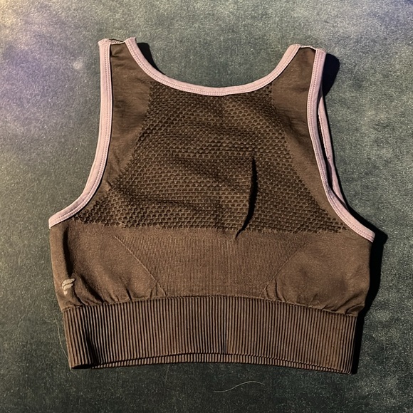 Fabletics low support sports bra in dark grey with lavender lining size Small - Picture 4 of 6
